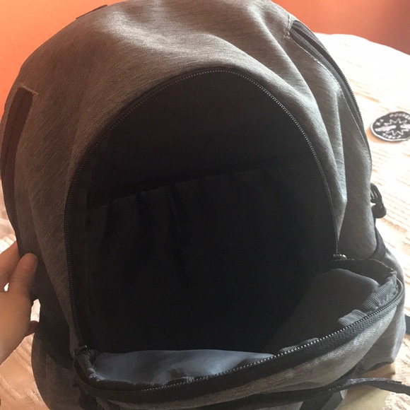 RVCA skateboarding backpack - Picture 3 of 6